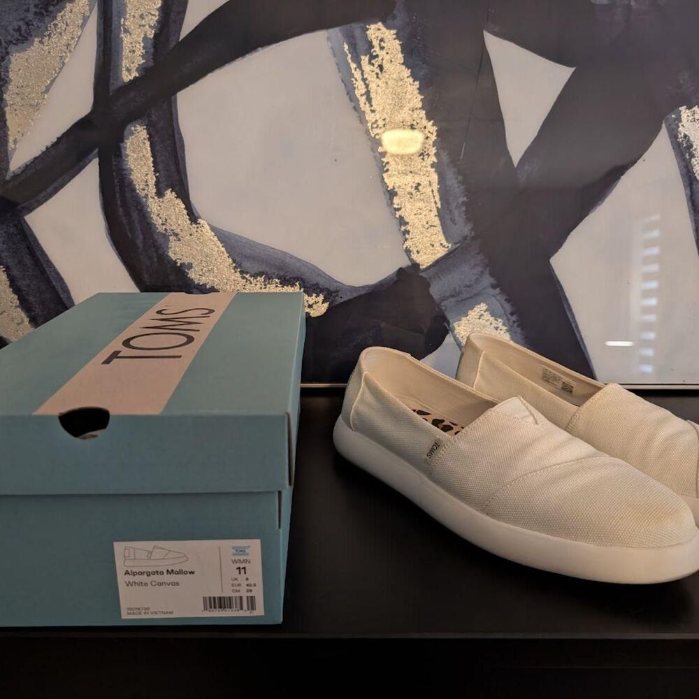 Toms Women's White and Cream Loafers